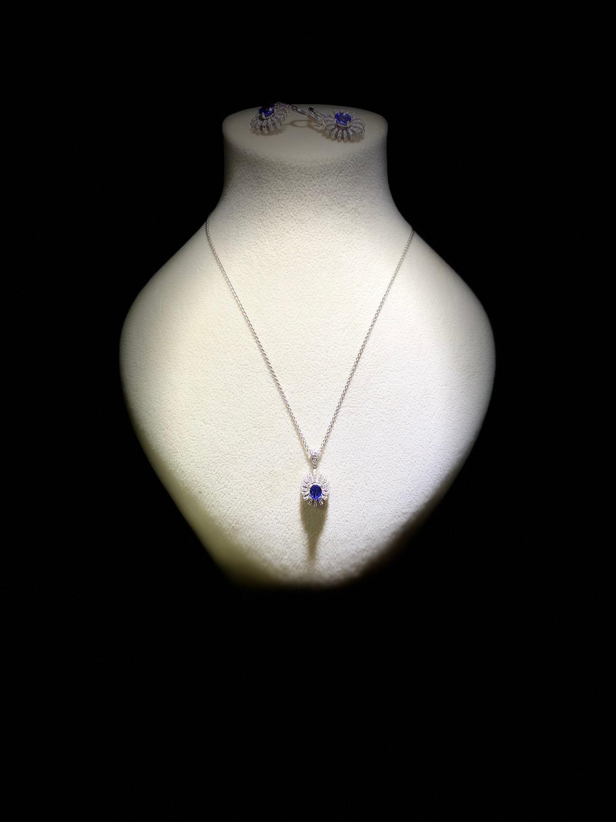 Sapphire Kolye
